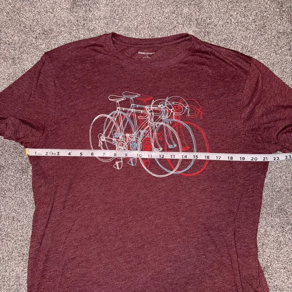 Banana Republic Men's Red Heather Bicycle Illusion‎ T-shirt - Large